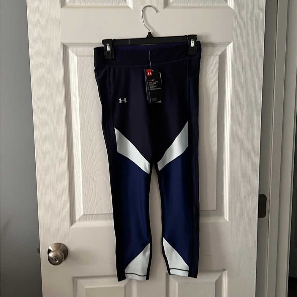 New navy blue with pattern workout capri. Size medium!!